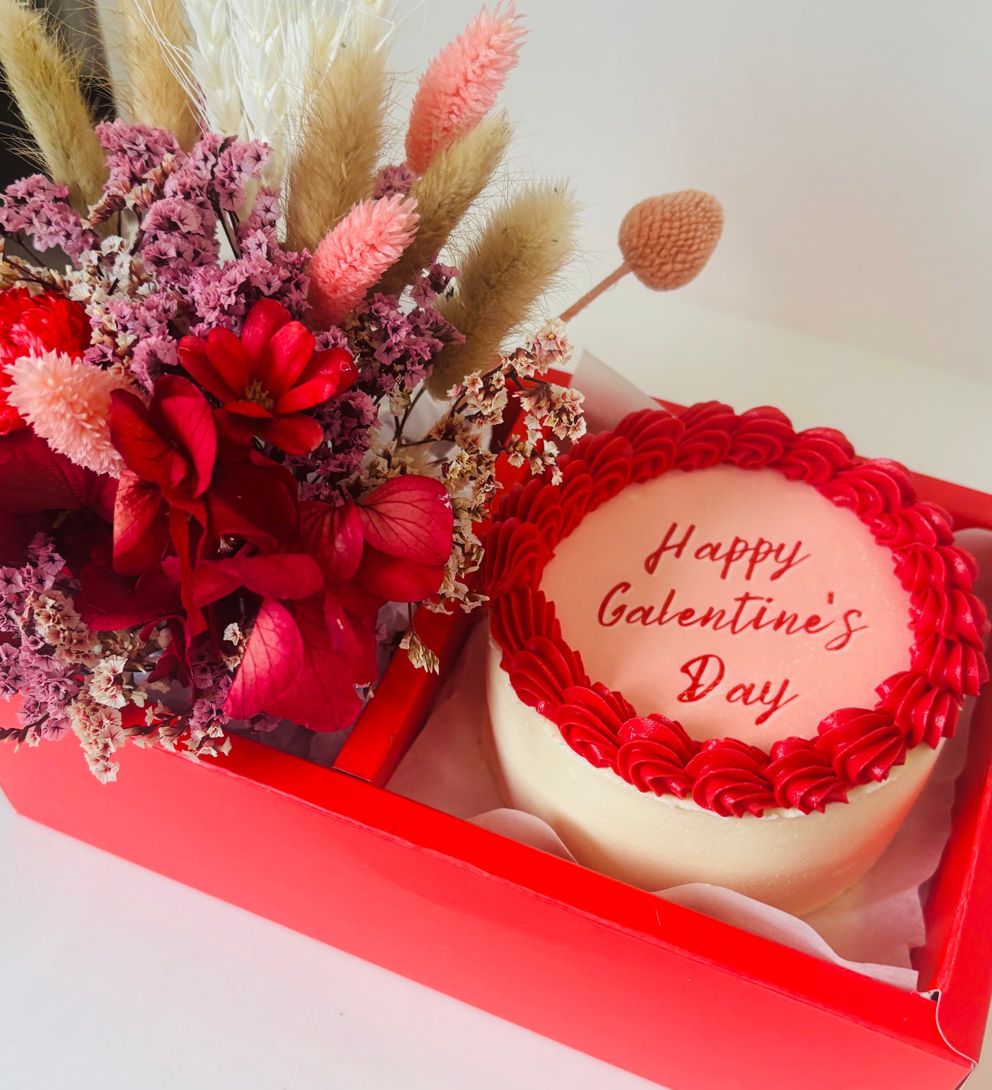 Valentines Mini Cake & Flowers Box