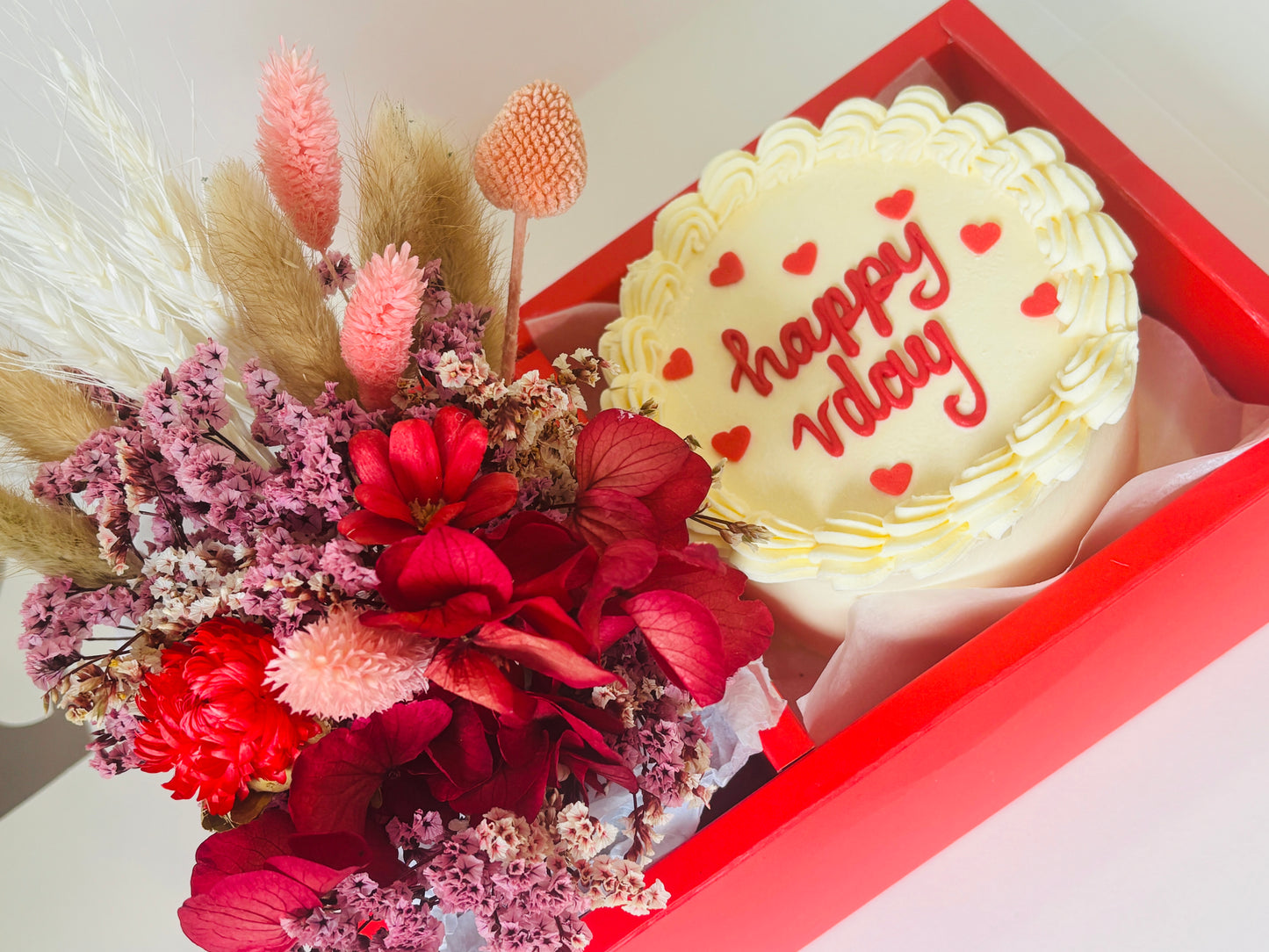 Valentines Mini Cake & Flowers Box