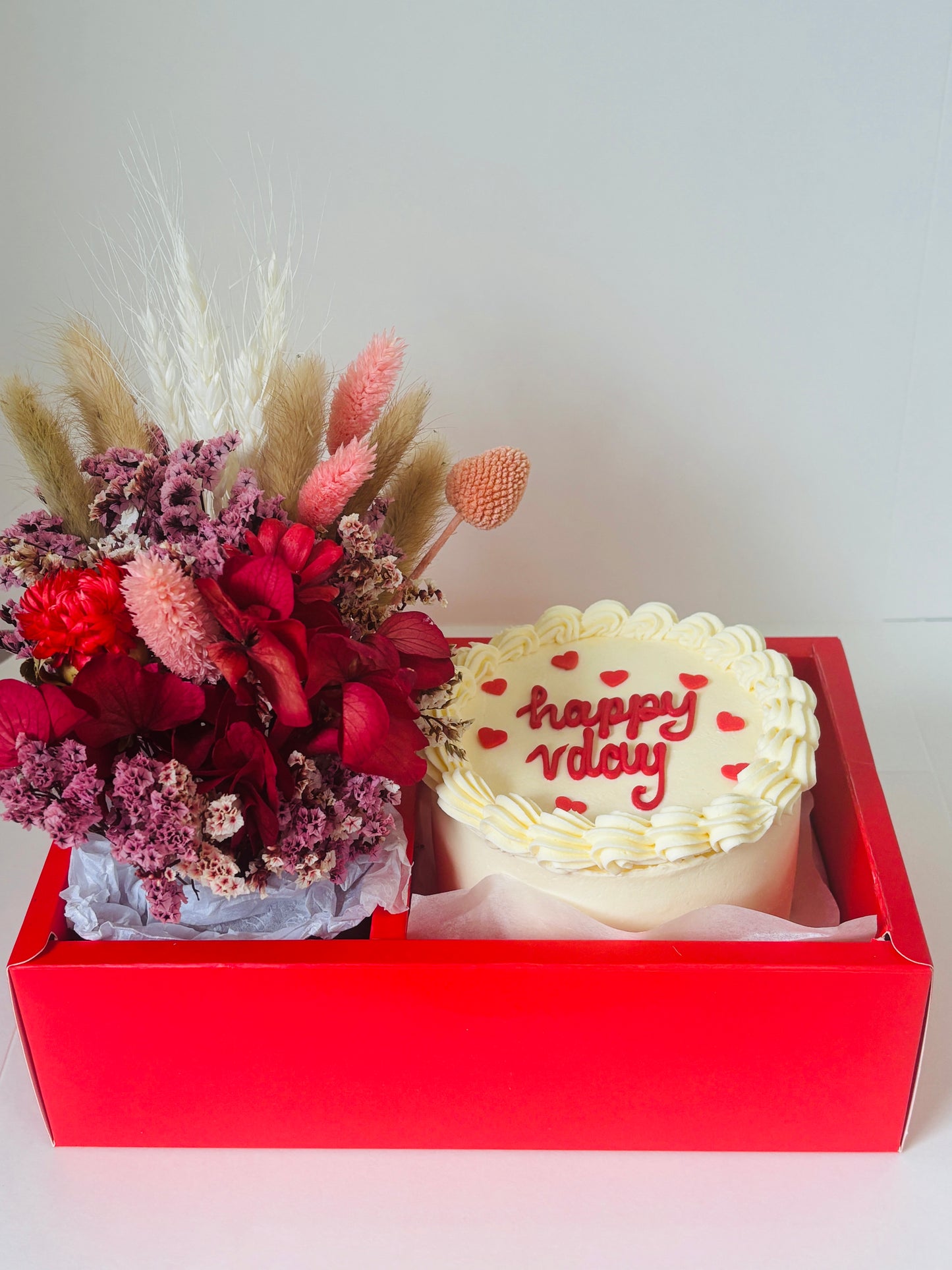 Valentines Mini Cake & Flowers Box