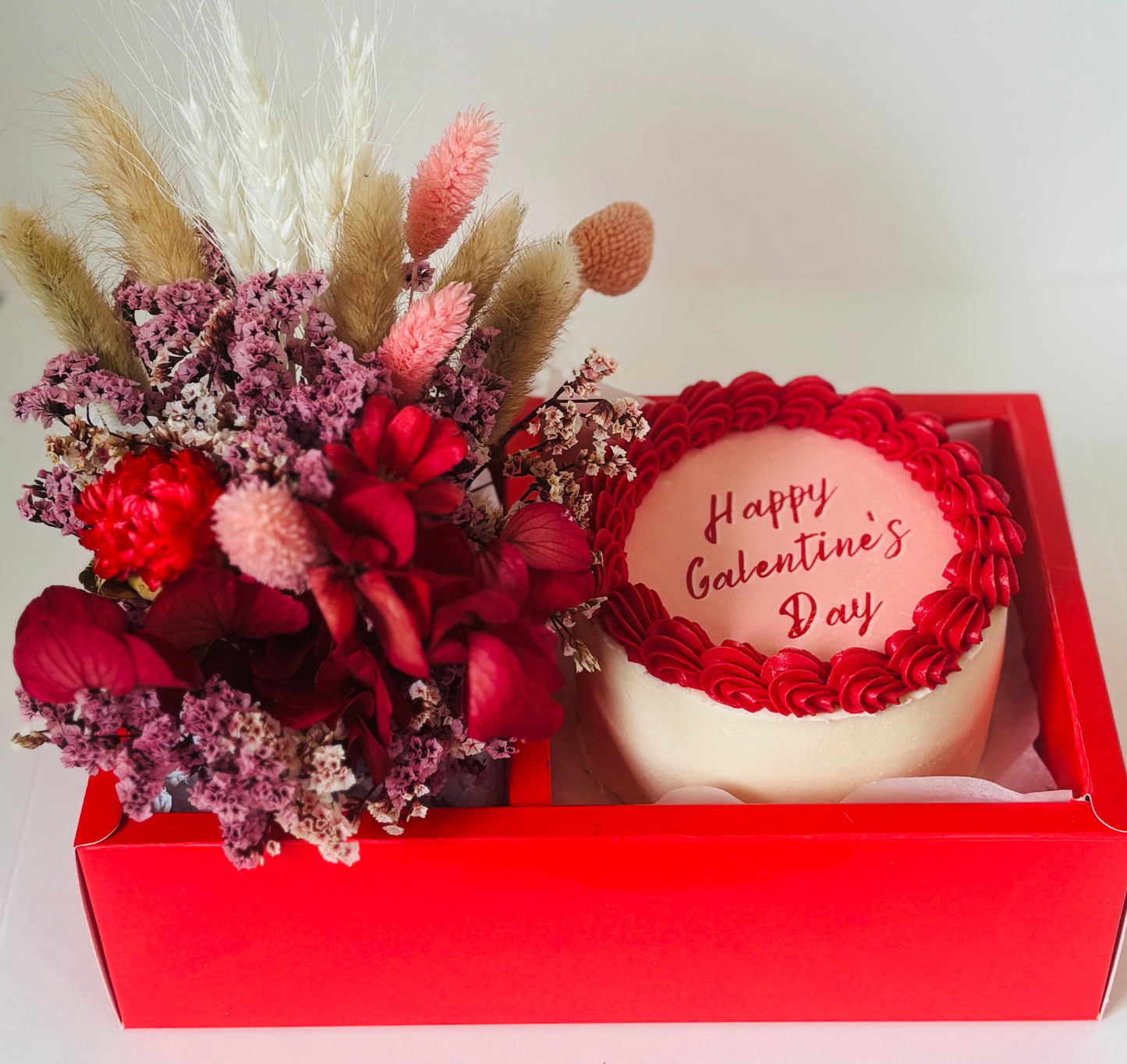 Valentines Mini Cake & Flowers Box