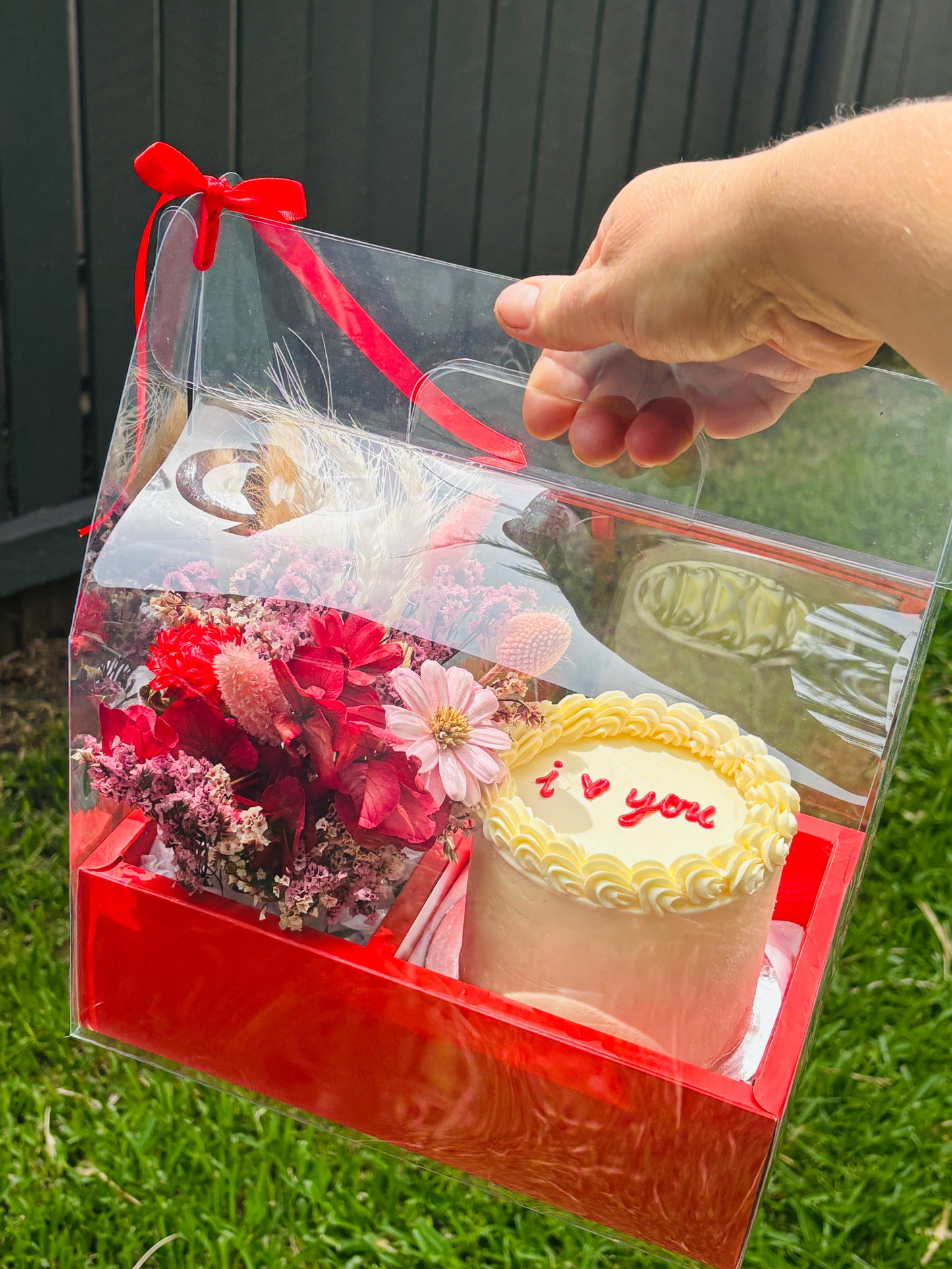 Valentines Mini Cake & Flowers Box